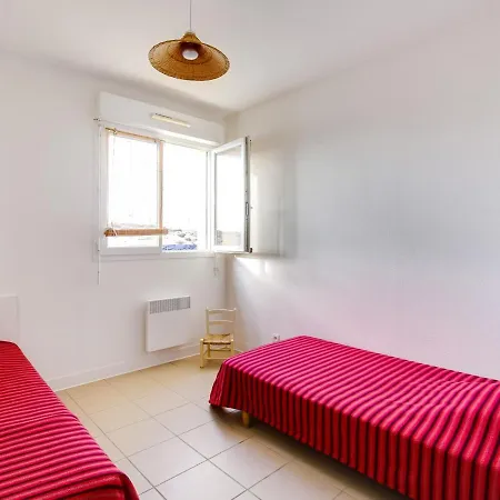 Apartment T3 Avec Terrasse - A 50m De La De Biscarrosse, Parking Prive Inclus - Fr-1-521-15